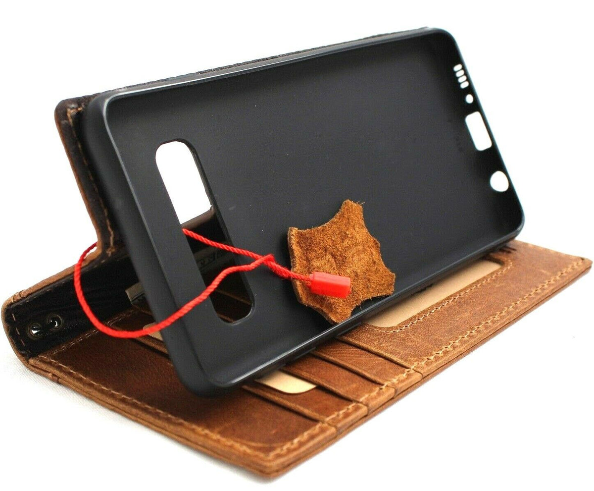 Tan genuine leather Samsung Galaxy S10e DAVISCASE wallet cover with card slots, strap, and slim design.