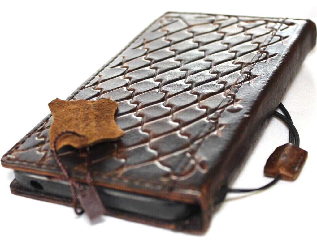 Genuine leather Google Pixel 7 Pro case by DAVISCASE with retro rustic design, stand feature, and wireless charging compatibility.