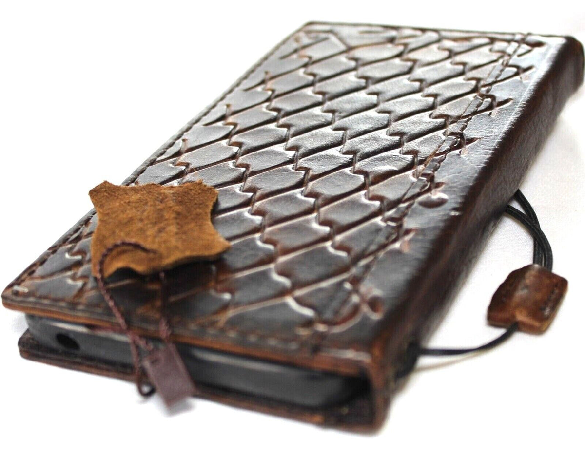 Genuine leather Google Pixel 7 Pro case by DAVISCASE with retro rustic design, stand feature, and wireless charging compatibility.
