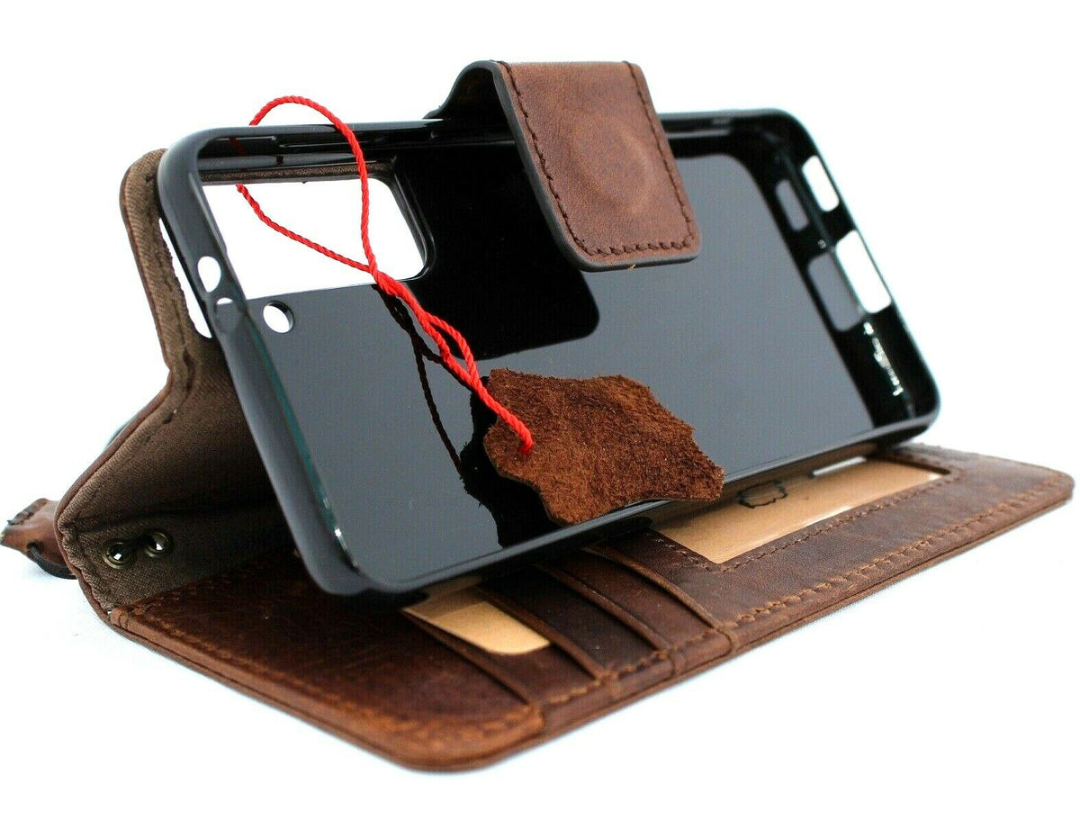 Genuine vintage leather wallet case for Samsung Galaxy S21 by DAVISCASE, featuring magnetic closure and removable soft cover.
