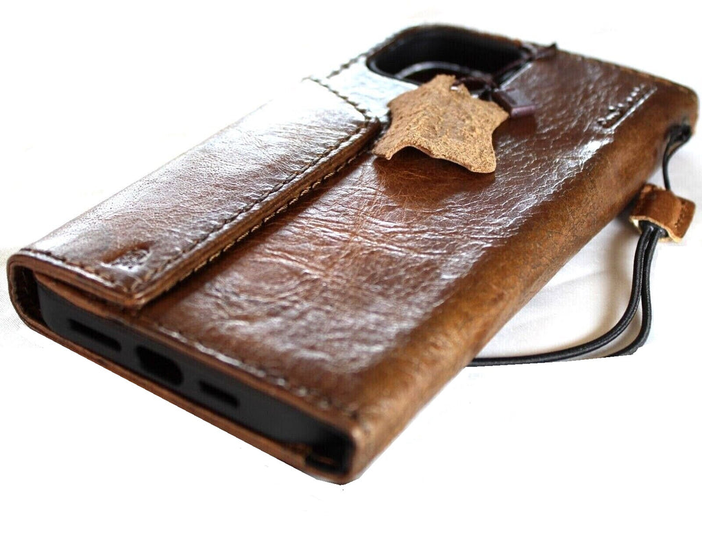Genuine leather phone case by DAVISCASE for iPhone 11-15 Pro Max and Galaxy S21 Ultra, featuring vintage style, embossed dog paw and bear designs.