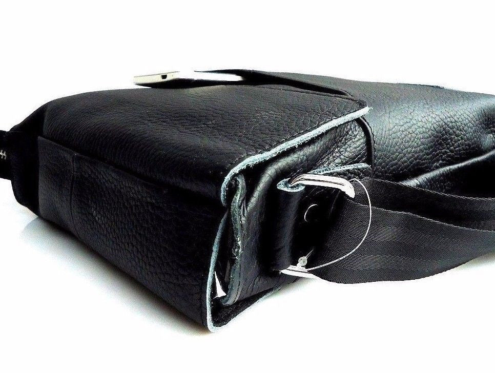 Genuine black leather men's shoulder bag by DAVISCASE, classic messenger crossbody bag with adjustable strap and sleek design.