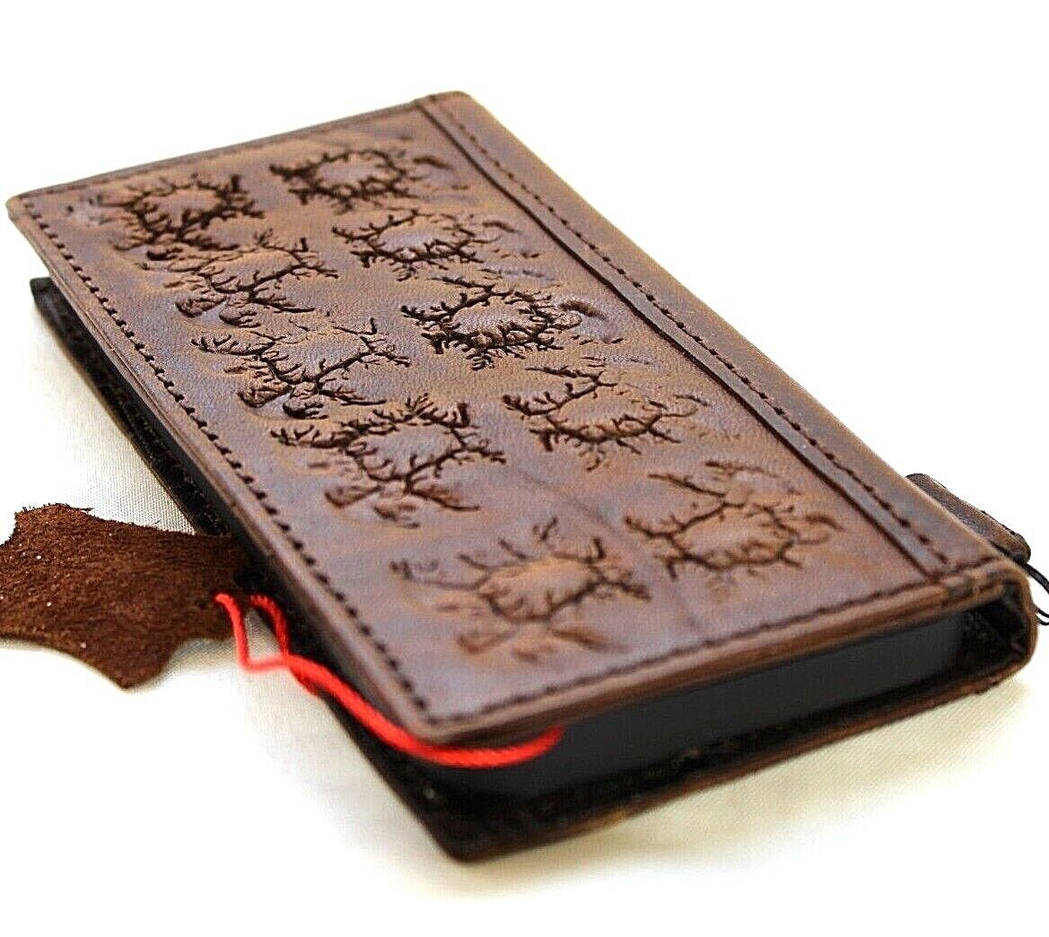 Handmade leather phone case for iPhone models with vintage style, card slots, and full grain cracked leather by DAVISCASE.