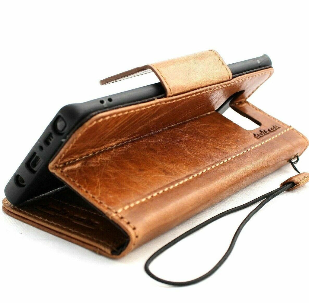 Genuine leather flip wallet case for Samsung Galaxy S10e by DAVISCASE, featuring card slots, rubber holder, and slim design.