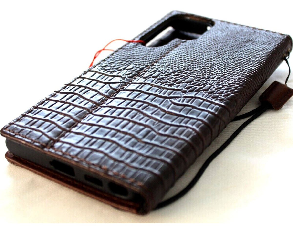 Handmade genuine leather phone case for Galaxy S26 S22 S23 S24 S25 Ultra S8 S9 Note FE, vintage crocodile style with wallet compartment.
