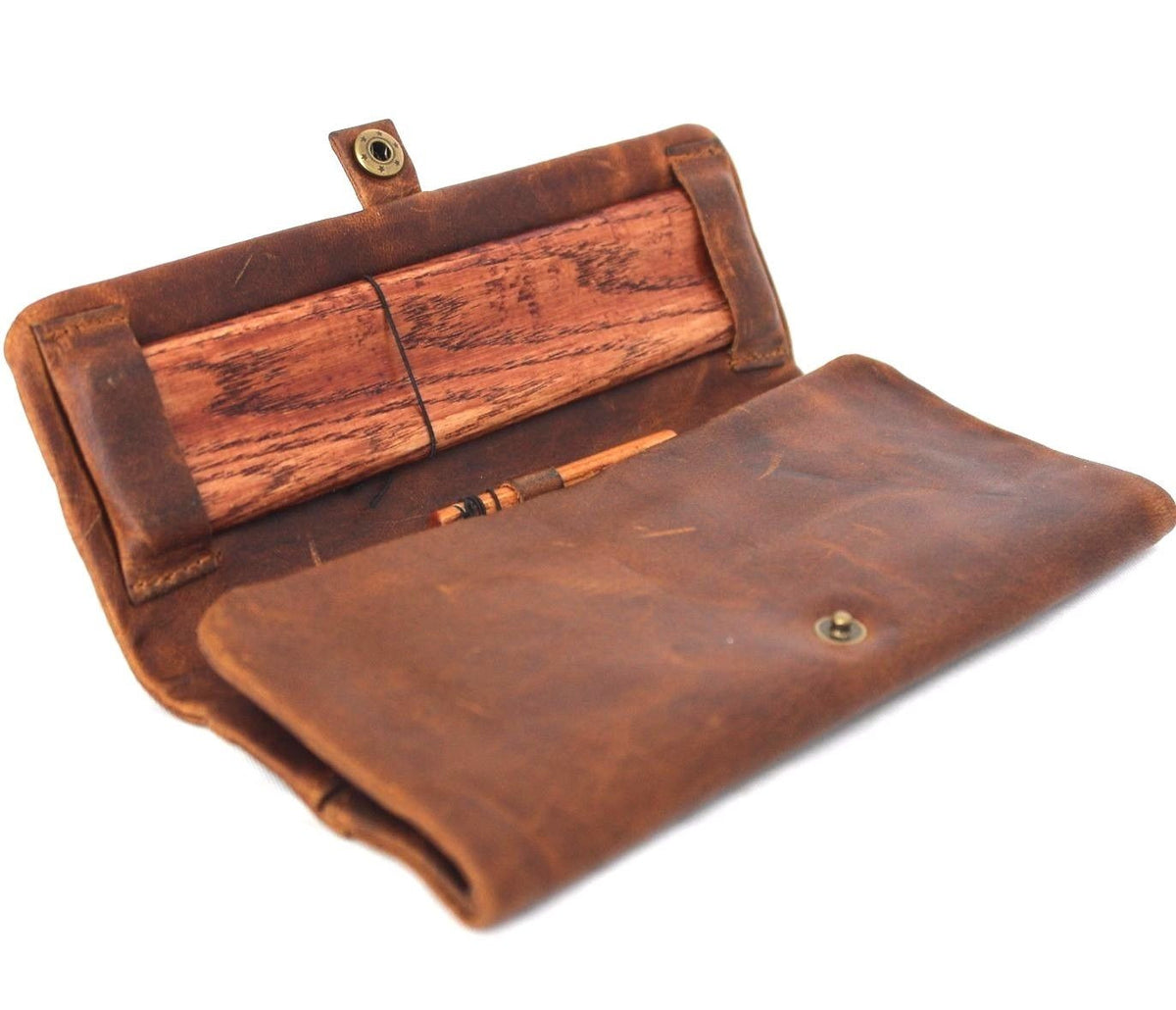 Brown genuine leather wallet and tobacco pouch with hookah cigarette case and rolling paper holder, men's DAVISCASE retro accessory.