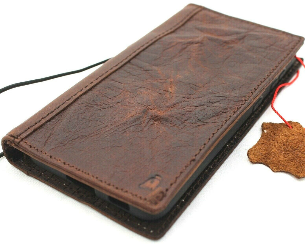 Vintage leather case for Samsung Galaxy S21 by DAVISCASE with card slots, ID window, and wireless charging holder.