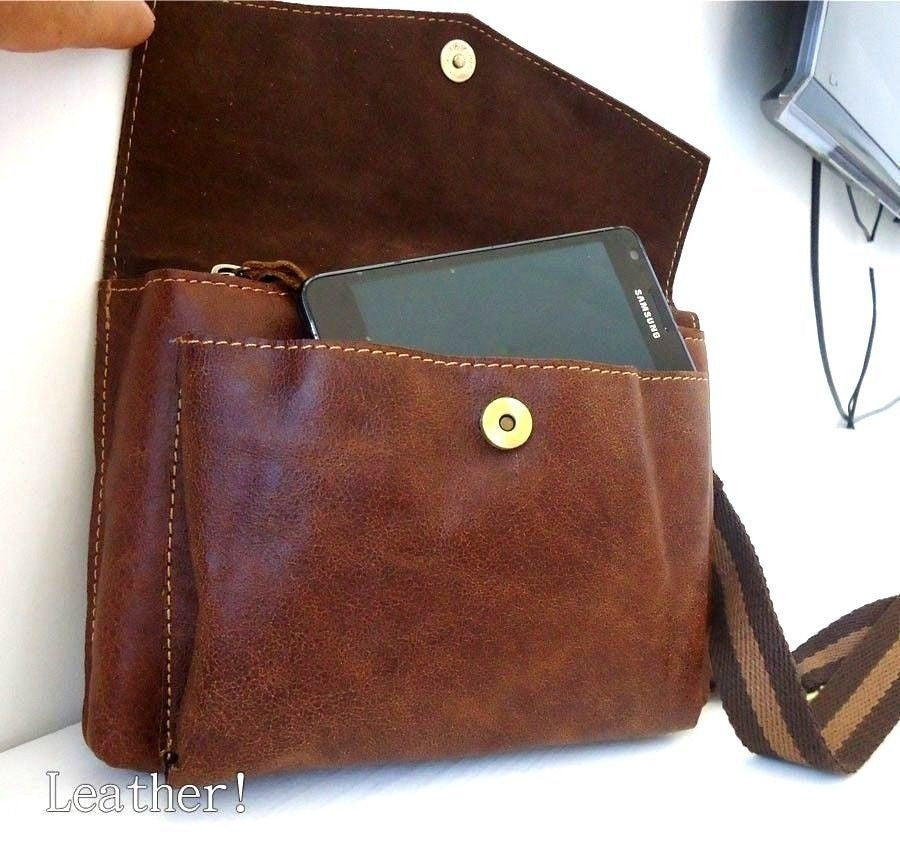 Genuine leather shoulder wallet bag for men and women by DAVISCASE, featuring a compact waist pouch and camera pocket.