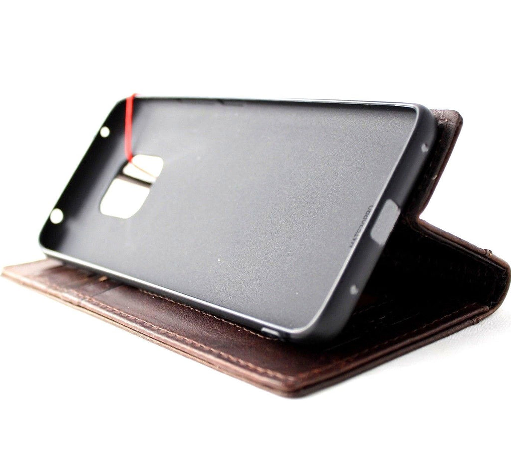 Handmade genuine leather Huawei Mate 20 Pro case by DAVISCASE featuring a retro book wallet design and wireless charging compatibility.