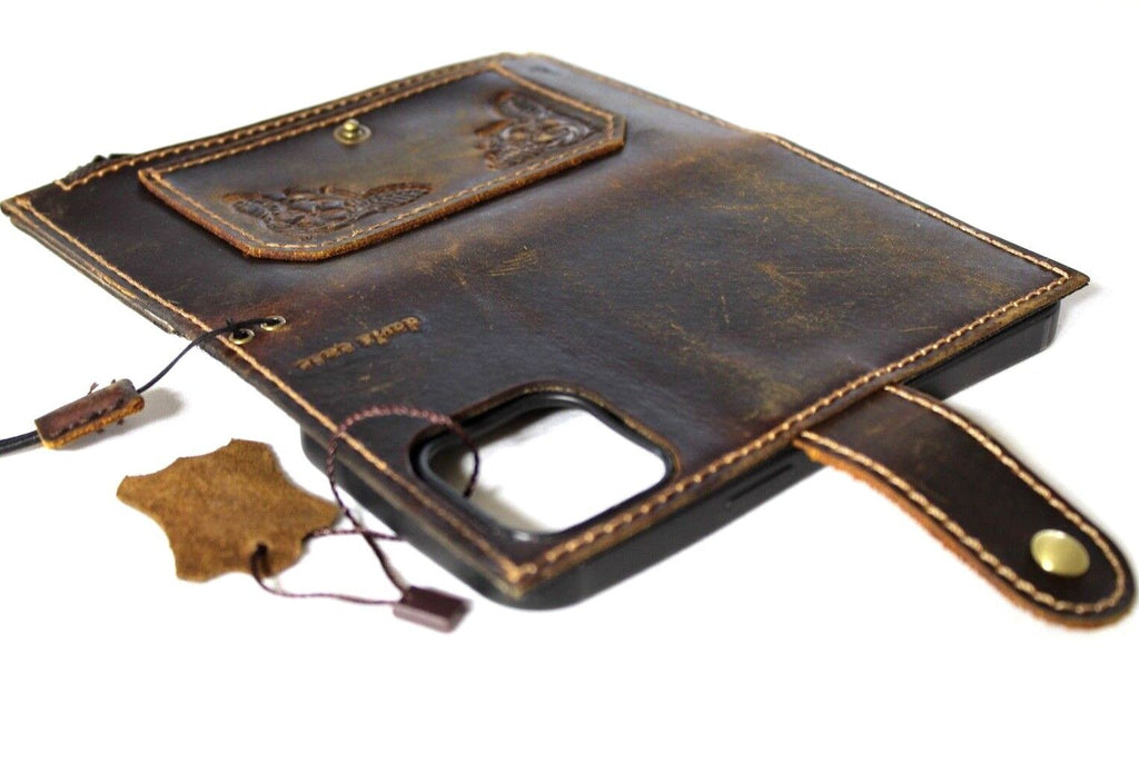 Vintage-style DAVISCASE genuine leather wallet case for iPhone 11-15 Pro Max with ID window, credit card slots, zipper, full grain leather.