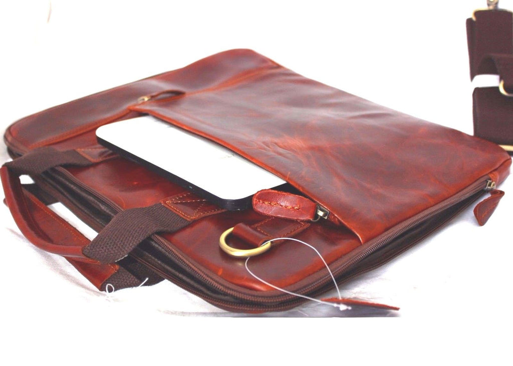 Men's brown genuine leather shoulder bag by DAVISCASE with a crossbody design, featuring a business-style laptop compartment.