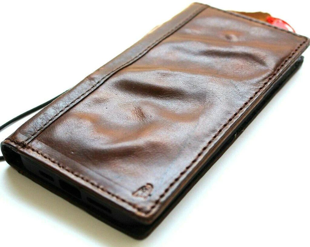 Genuine leather Google Pixel 7 Pro case by DAVISCASE with wallet design, stand feature, wrinkled retro look, wireless charging compatible