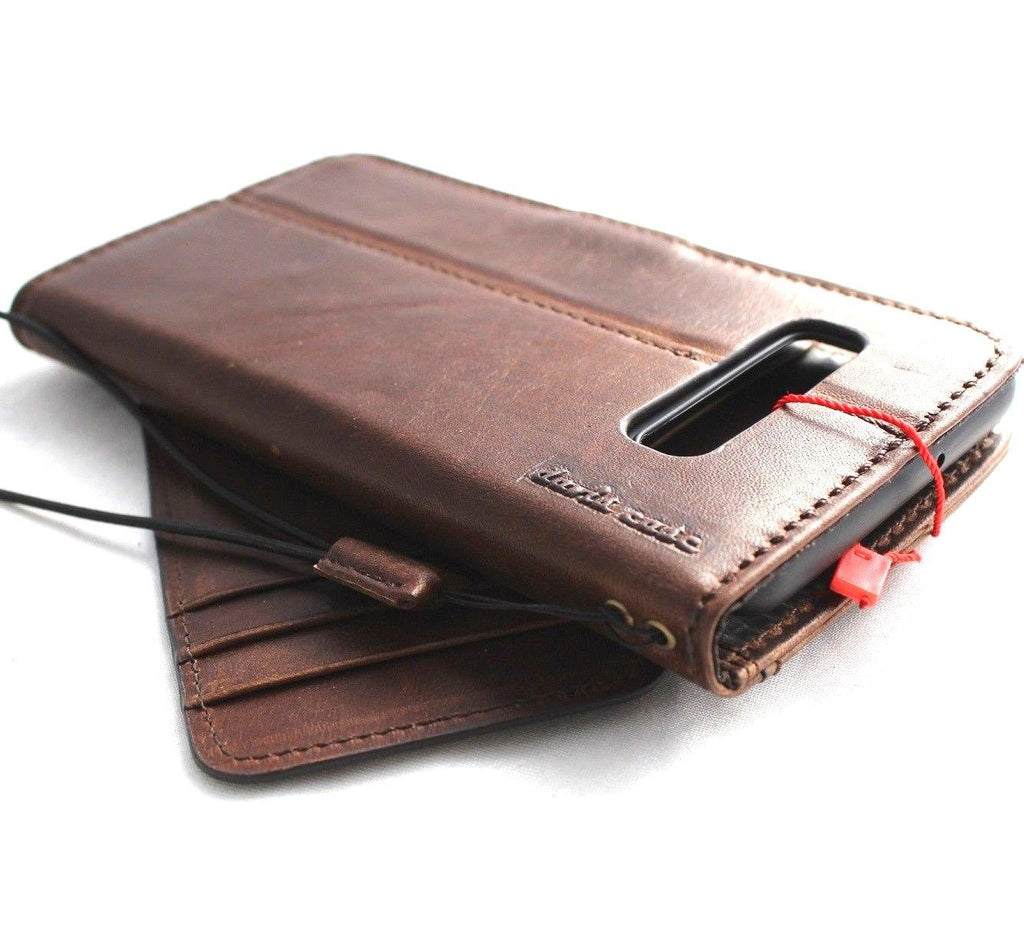 Genuine leather case for Samsung Galaxy S10e by DAVISCASE, with wallet card slots, stand feature, and retro slim design.