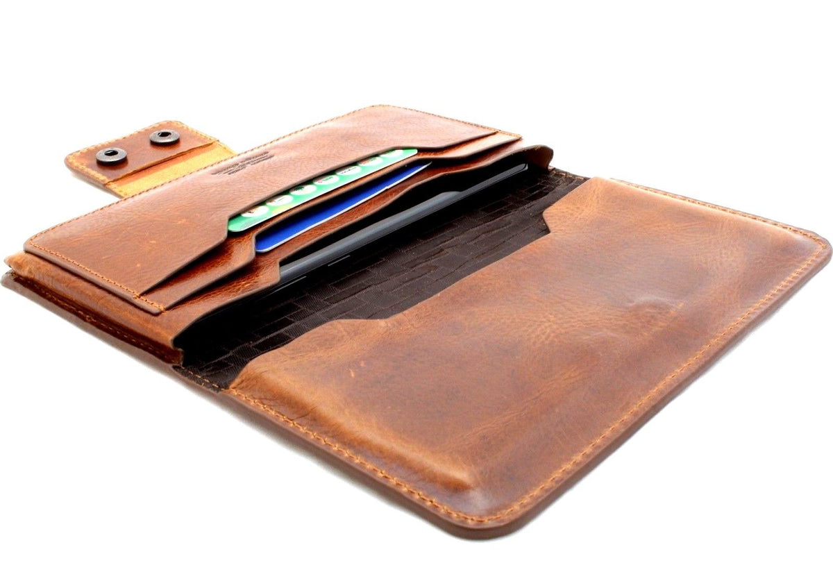 Genuine leather wallet case for LG V40 V30 G7 by DAVISCASE with 8 card slots and slim closure, in black leather.