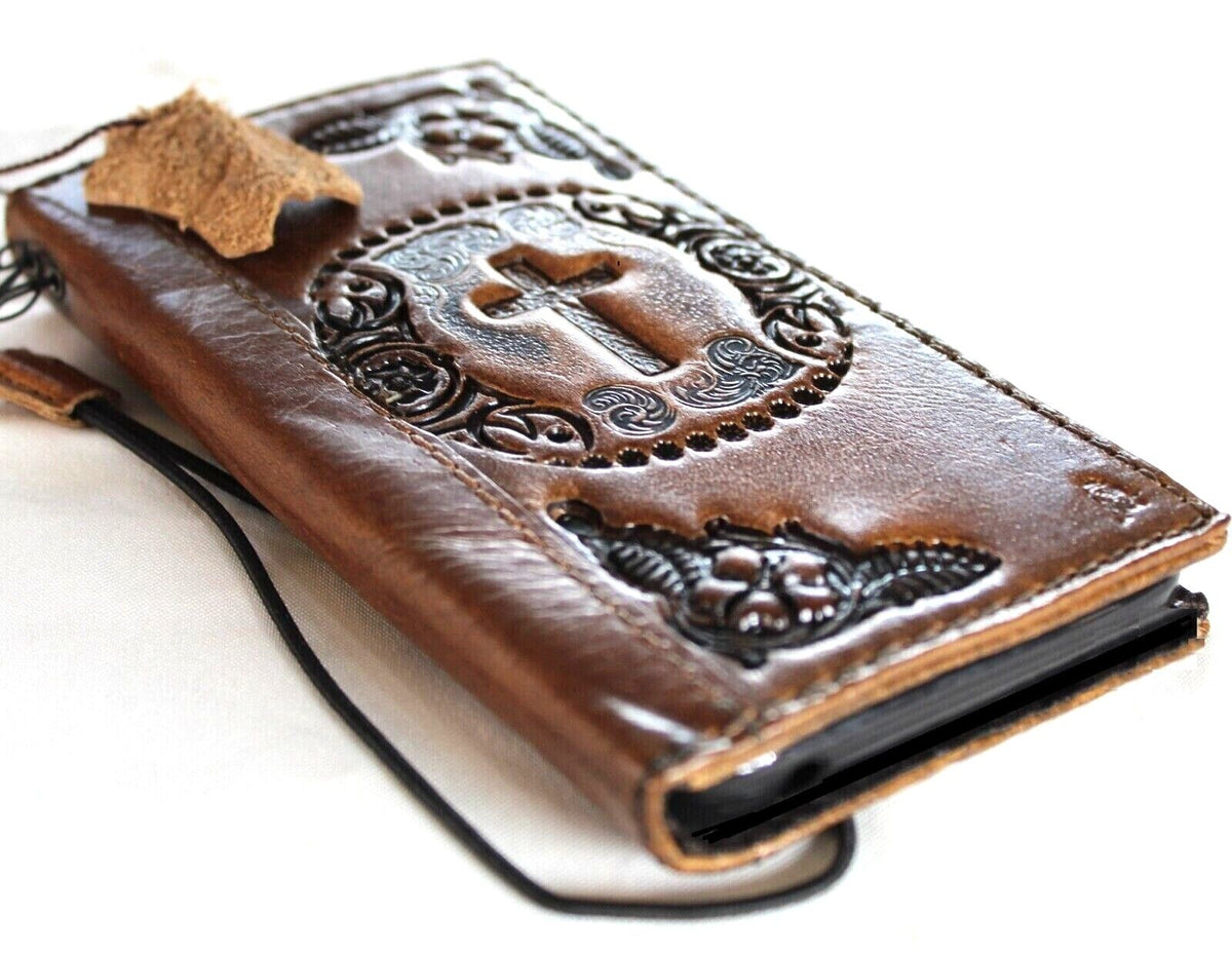 DavisCase genuine leather Google Pixel 7 Pro wallet case with Jesus cross design, featuring 5G wireless charging compatibility.