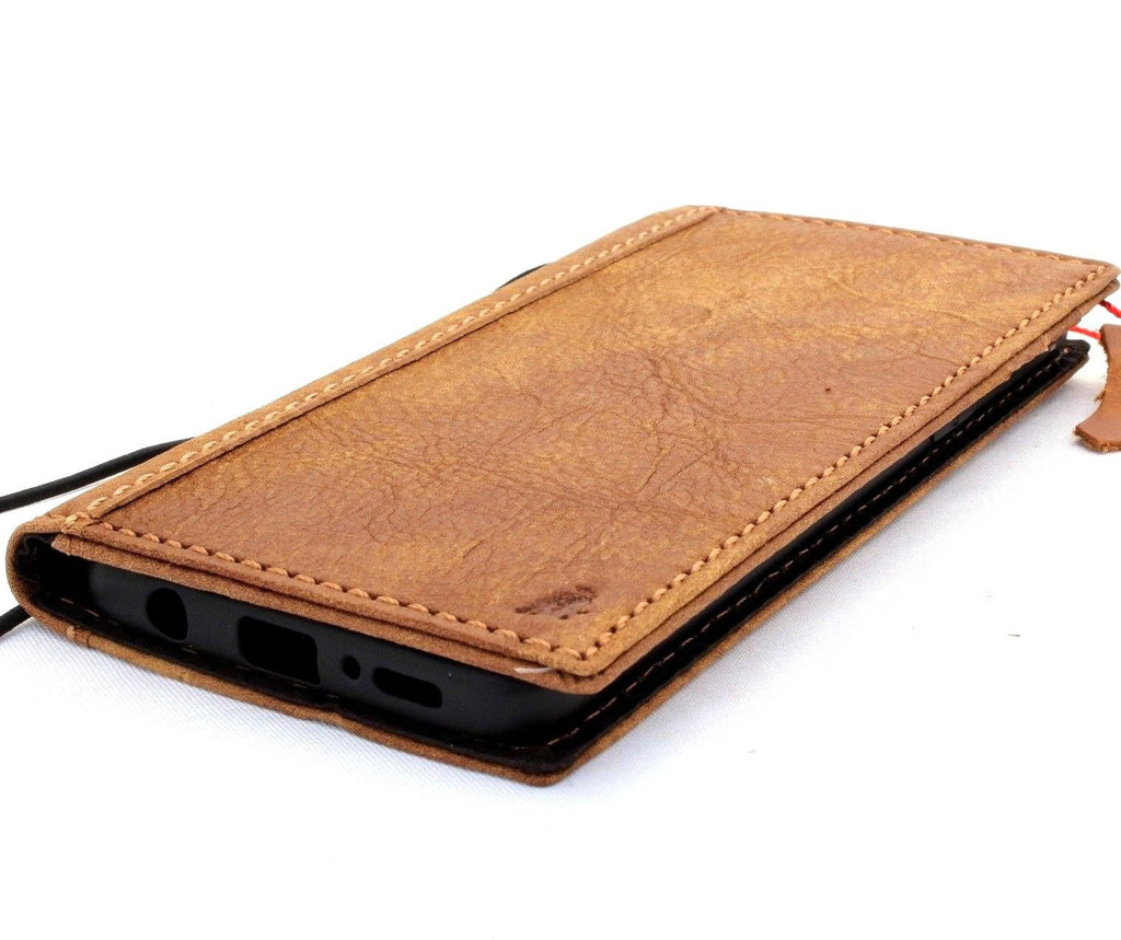 Vintage tan leather Samsung Galaxy S9 wallet case by DAVISCASE, handmade with a classic book-style design for stylish protection.