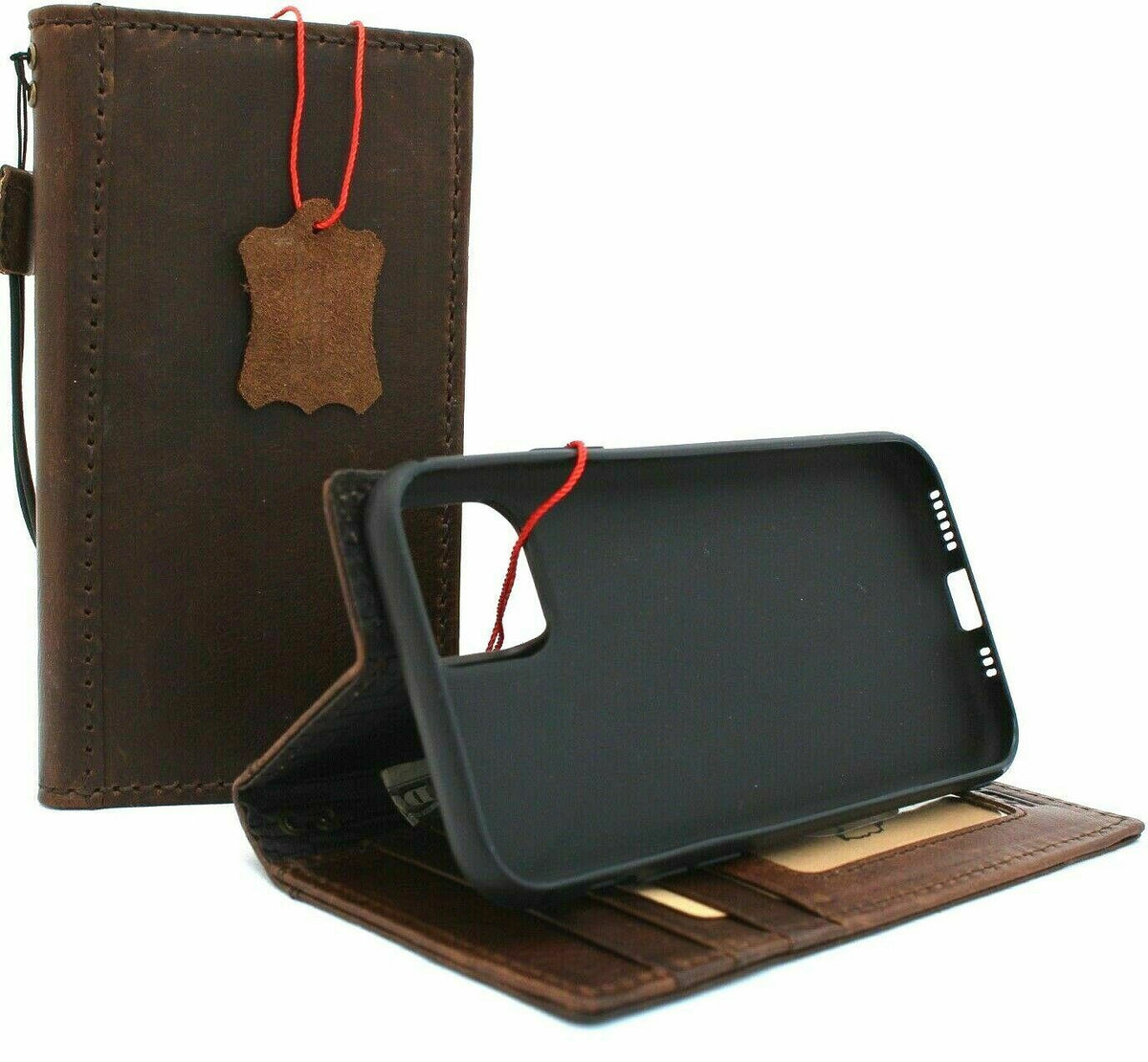 Vintage-style genuine leather case for Apple iPhone 11 Pro by DAVISCASE, featuring a wallet design with card slots and slim profile.