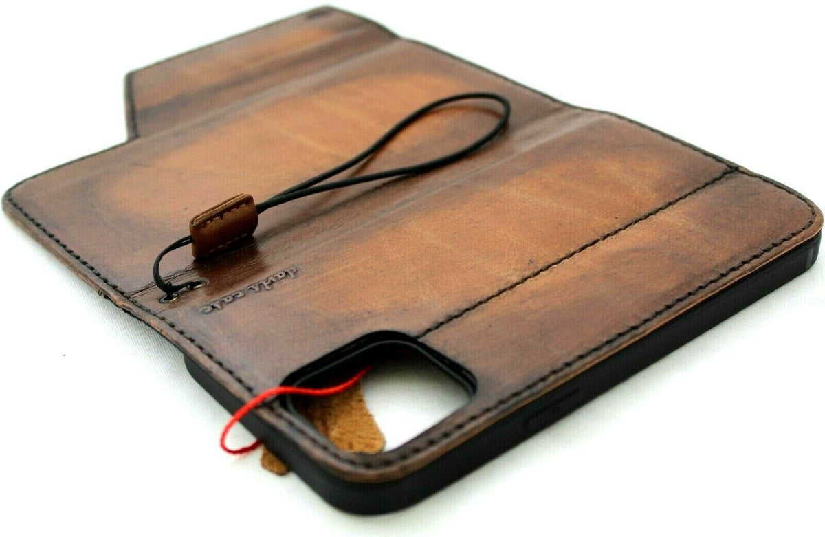 Handmade genuine leather phone case for iPhone 17, 14, 15, 16 Pro Max and SE, with wallet and magnetic closure by DAVISCASE