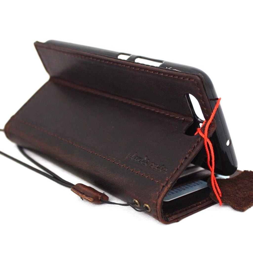 Handmade genuine leather phone case for Huawei P10 by DAVISCASE, featuring a retro book wallet design in luxurious leather.