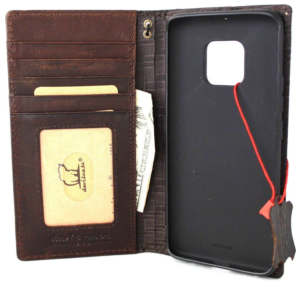 Handmade genuine leather wallet case for Huawei Mate 20 Pro by DAVISCASE, featuring retro style and wireless charging compatibility.