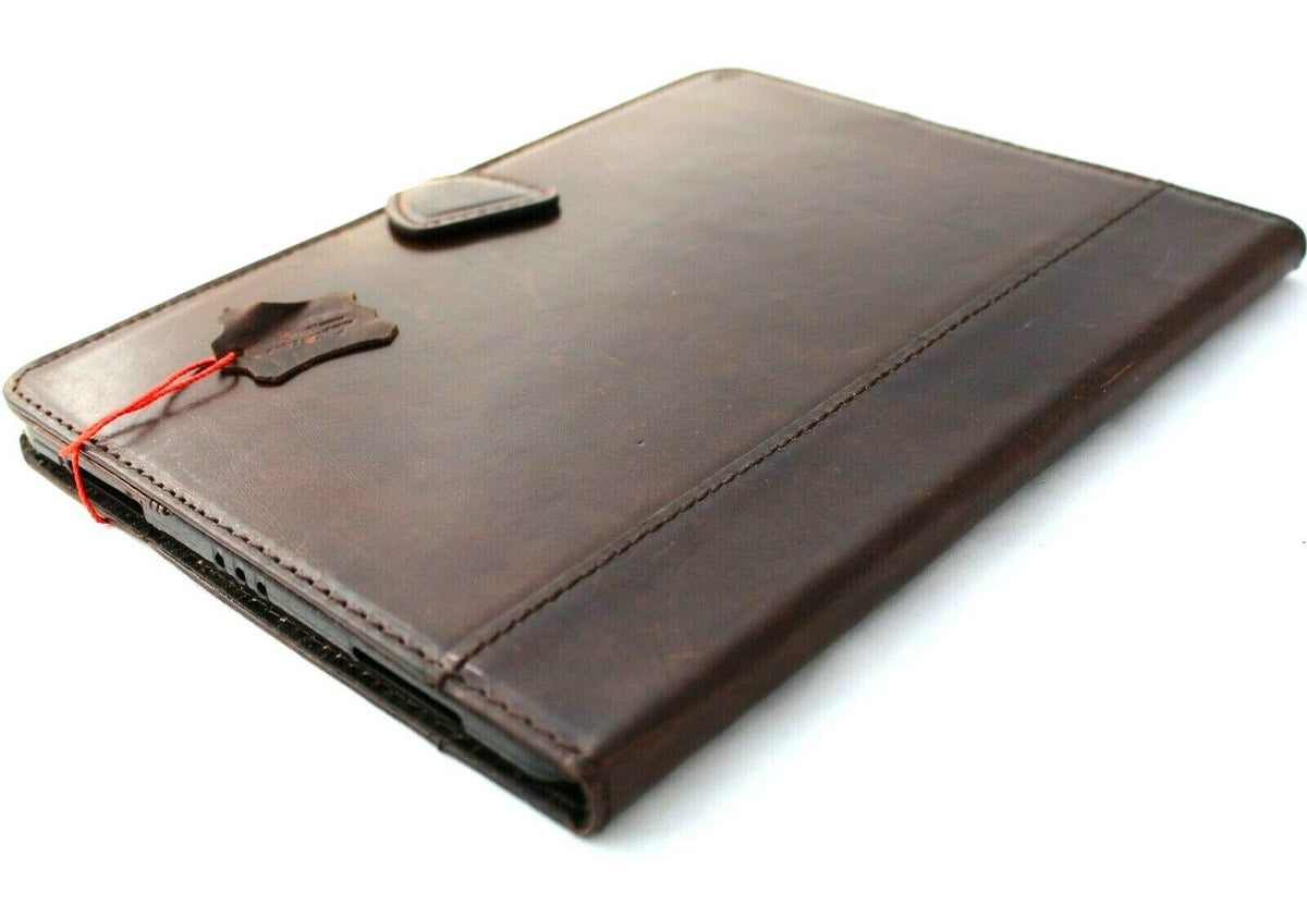 Genuine vintage brown leather iPad Pro 11 (2020) case by DAVISCASE with flip cover, credit card slots, and slim design.