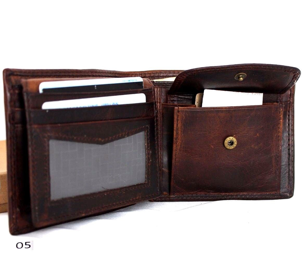 Men's vintage leather wallet in natural brown Italian leather with coin pocket, featuring a slim, retro style design.