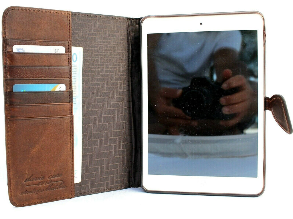 Handmade genuine leather iPad mini 5 case with card slots and rubber accents by DAVISCASE, vintage style with a luxurious look.