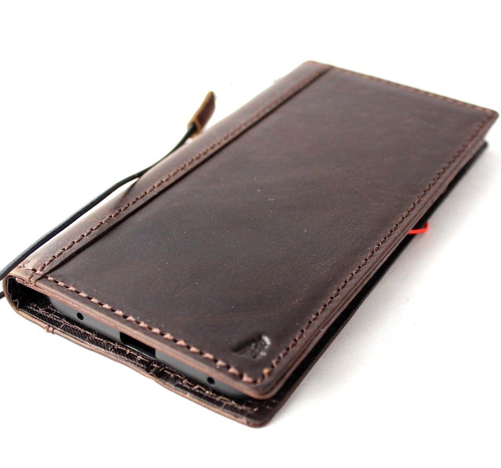 Handmade genuine leather wallet case for Huawei Mate 20 Pro by DAVISCASE, featuring a retro book design and wireless charging compatibility
