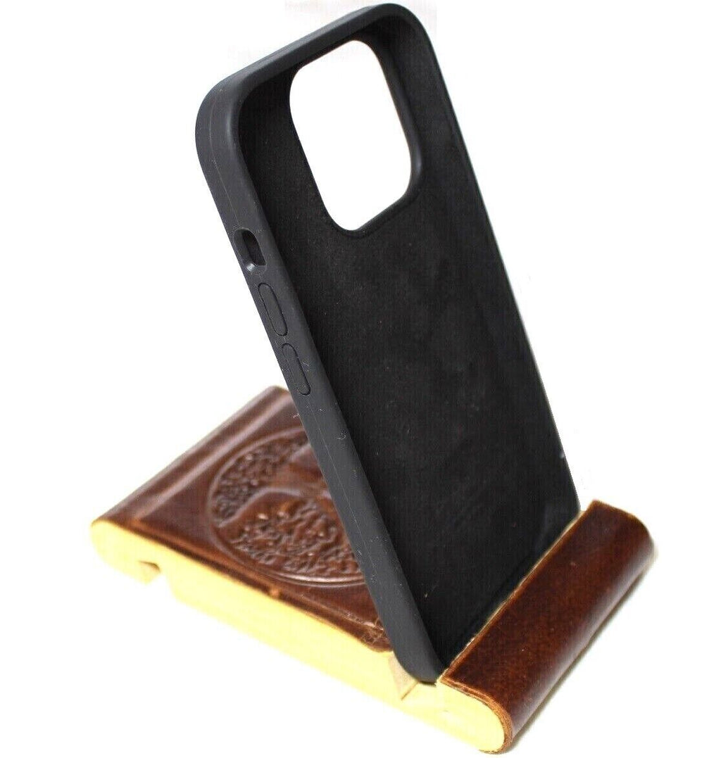 Handmade genuine leather phone stand by DAVISCASE for iPhone models, rustic wood design with vintage style and full grain leather.