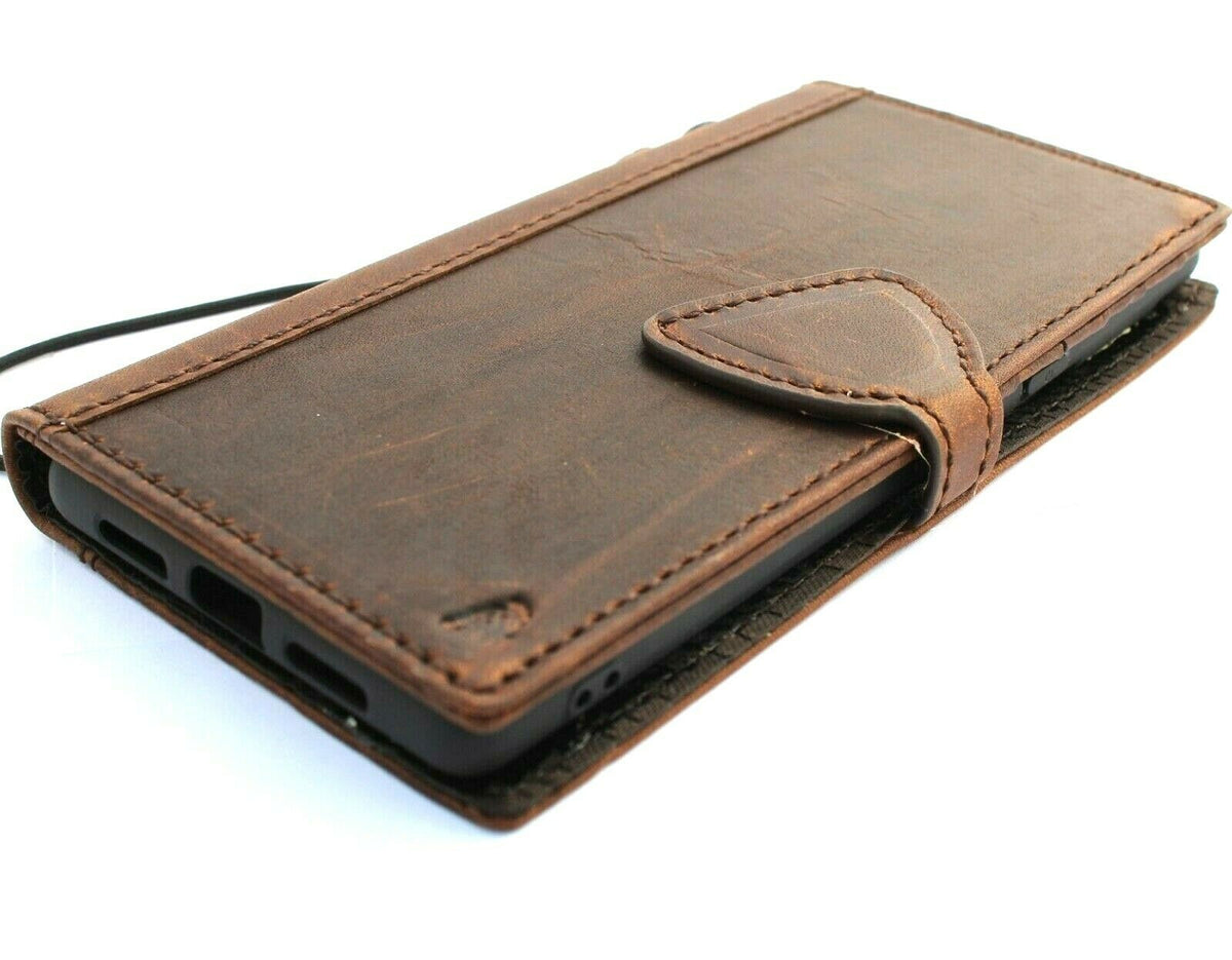 Genuine leather case for Google Pixel 7 Pro by DAVISCASE with magnetic closure, wallet holder, retro stand, and wireless charging support.